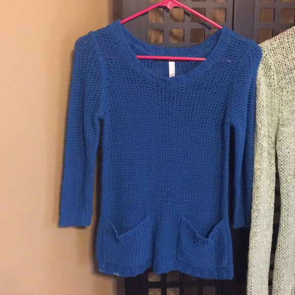 SWEATER BUNDLE - Picture 2 of 6